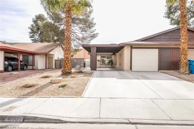 MLS: 2371028 Condo For Sale