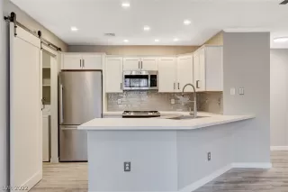 Photo #4: 2371035 Listing 