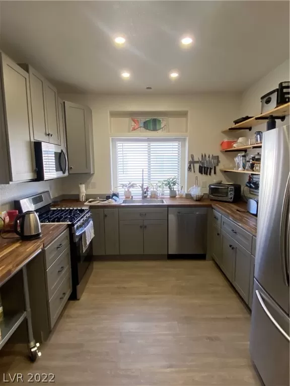 MLS: 2371040 Condo For Sale