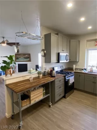 Photo #1: 2371040 Listing
