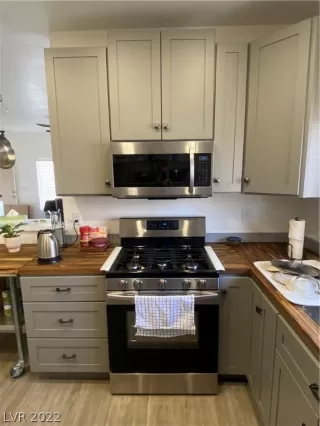 Photo #3: 2371040 Listing