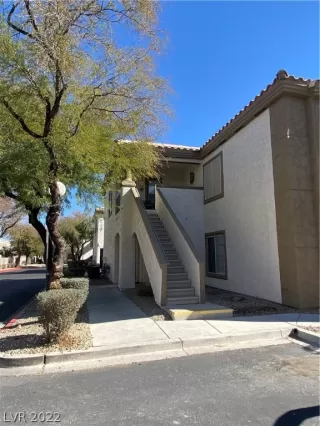 Photo #5: 2371040 Listing
