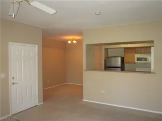 Photo #3: 2371067 Listing