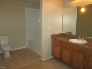 Photo #5: 2371067 Listing