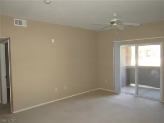 Photo #6: 2371067 Listing