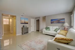 Photo #4: 2371106 Listing 