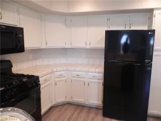 Photo #2: 2371118 Listing