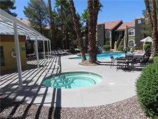 Photo #5: 2371118 Listing