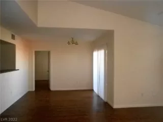 Photo #5: 2371121 Listing