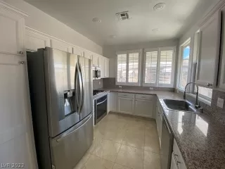 Photo #1: 2371138 Listing 