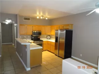 Photo #5: 2371157 Listing 