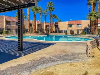 Photo #6: 2371217 Listing 