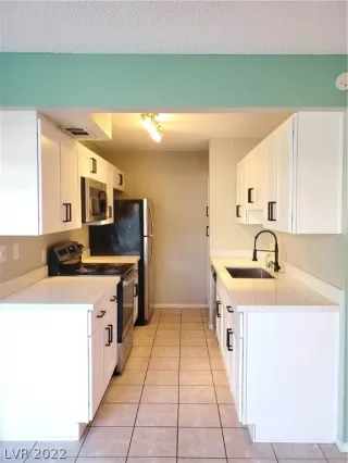 Photo #3: 2371253 Listing