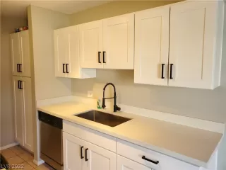 Photo #4: 2371253 Listing