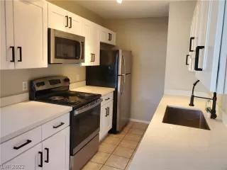 Photo #5: 2371253 Listing