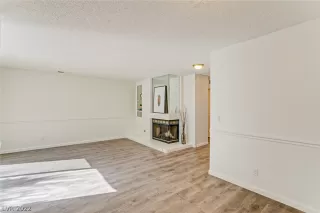 Photo #1: 2371289 Listing 