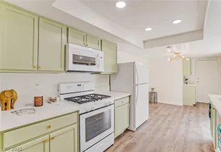 Photo #2: 2371289 Listing 