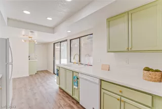 Photo #3: 2371289 Listing 