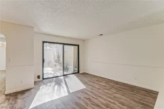 Photo #5: 2371289 Listing 