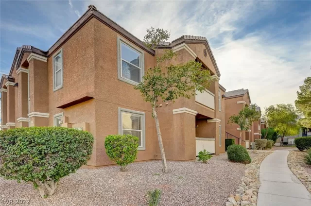 MLS: 2371292 Condo For Sale