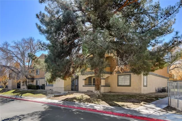 MLS: 2371328 Condo For Sale