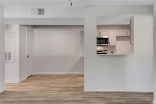 Photo #6: 2371328 Listing