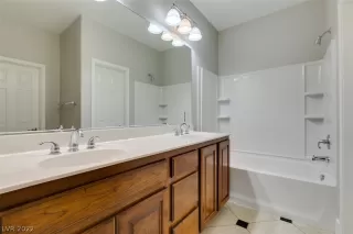 Photo #4: 2371345 Listing