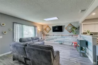 Photo #2: 2371354 Listing