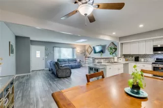 Photo #6: 2371354 Listing