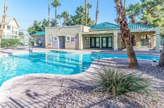 Photo #2: 2371362 Listing