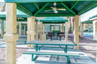 Photo #4: 2371362 Listing