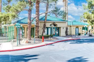 Photo #5: 2371362 Listing