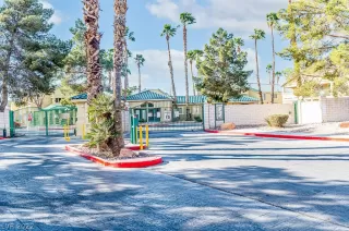 Photo #6: 2371362 Listing