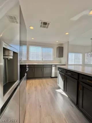Photo #1: 2371398 Listing 