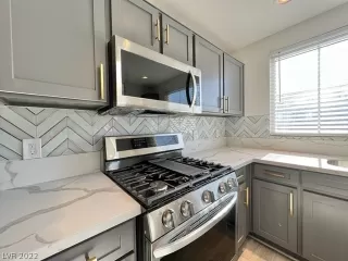 Photo #3: 2371398 Listing 