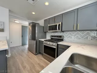 Photo #4: 2371398 Listing 