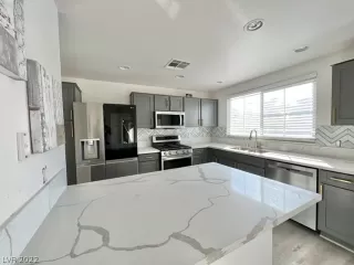Photo #6: 2371398 Listing 