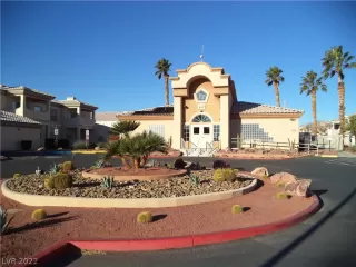Photo #5: 2371423 Listing