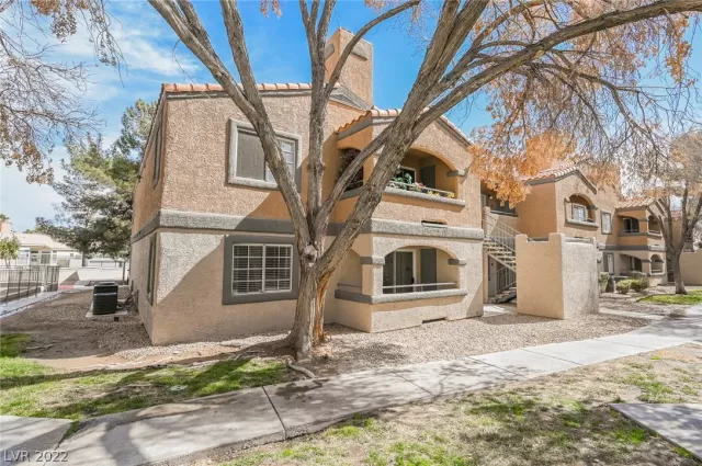 MLS: 2371464 Condo For Sale