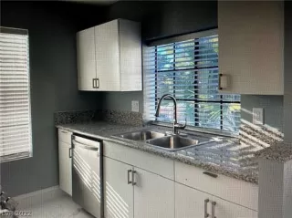 Photo #3: 2371472 Listing