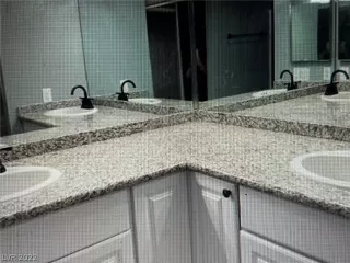 Photo #5: 2371472 Listing