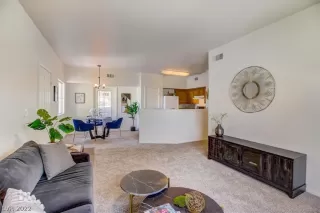 Photo #4: 2371487 Listing