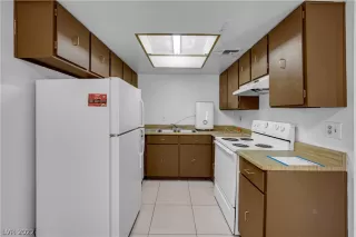 Photo #5: 2371503 Listing