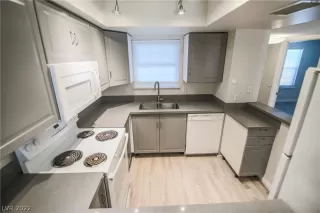 Photo #5: 2371538 Listing 