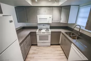 Photo #6: 2371538 Listing 