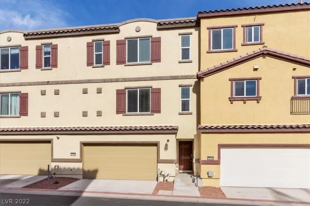 MLS: 2371558 Condo For Sale