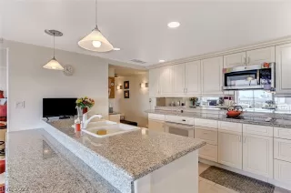 Photo #1: 2371559 Listing 