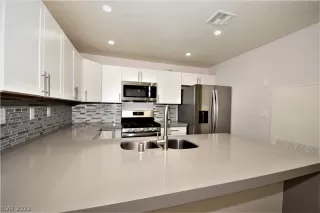 Photo #1: 2371571 Listing 