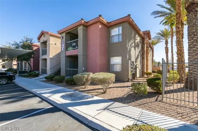 MLS: 2371579 Condo For Sale