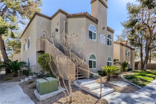 MLS: 2371592 Condo For Sale